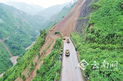 元阳至绿春二级公路塌方，预计10天完成抢通